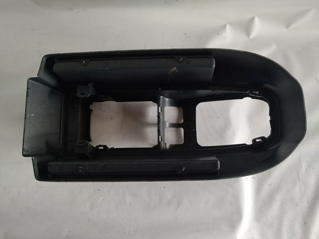 кожух рычага кпп б/у - 2